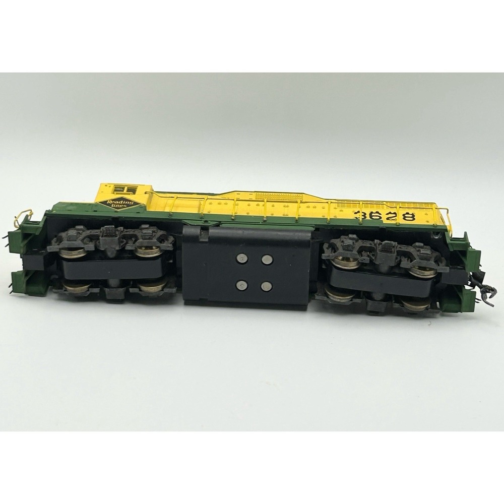 HO Scale Reading Lines 3628 Diesel Locomotive Model Train Untested Parts Repair - Picture 5 of 10